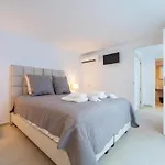 فيلة Gaudina سانت يويس